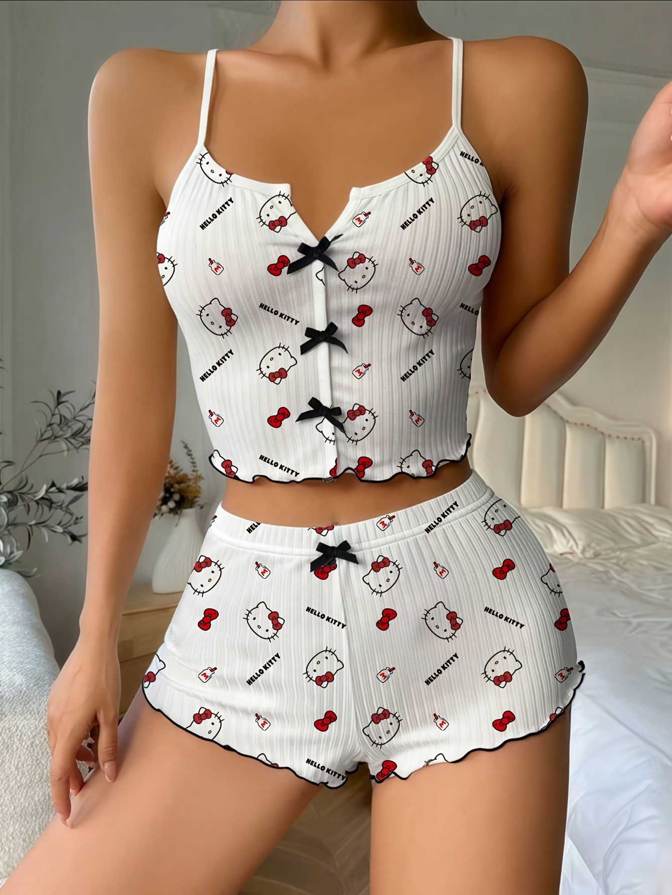 Sanrio Hello Kitty Bowknot Sus - Women'S Fashion recensione e prezzo