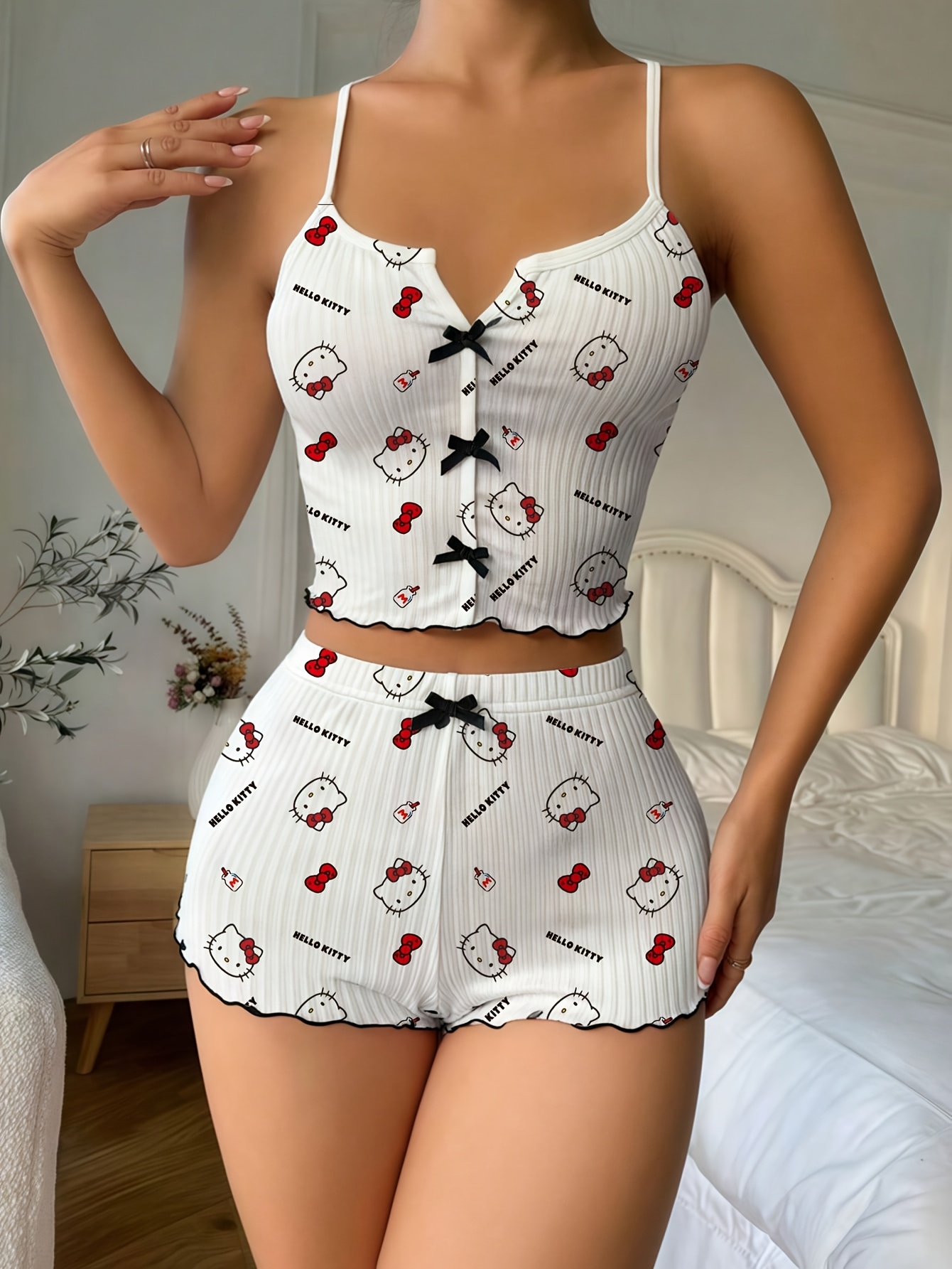 Sanrio Hello Kitty Bowknot Sus - Women'S Fashion recensione e prezzo