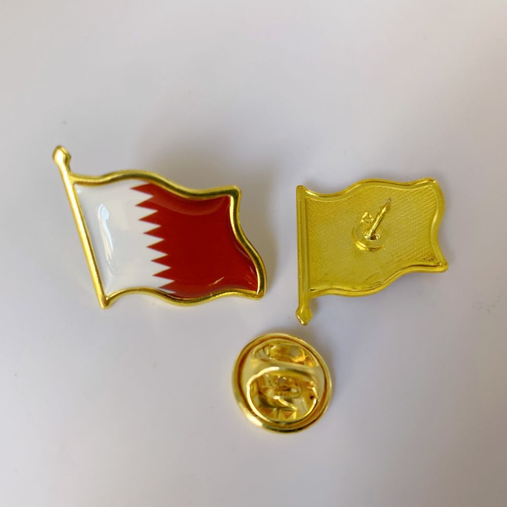 Qatar Flag Lapel Pin - Enamel  - Women Fashion Qatar recensione e prezzo