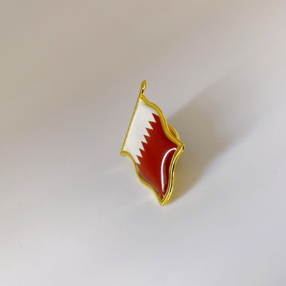 Qatar Flag Lapel Pin - Enamel  - Women Fashion Qatar recensione e prezzo